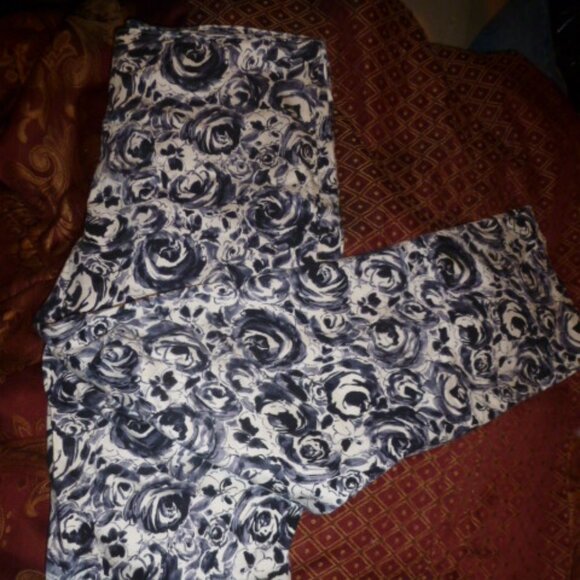 Hillard & Hanson Pants - Sale ✨ Hillard & Hanson Stretch Capri Pants | Women’s Size 6 ✨